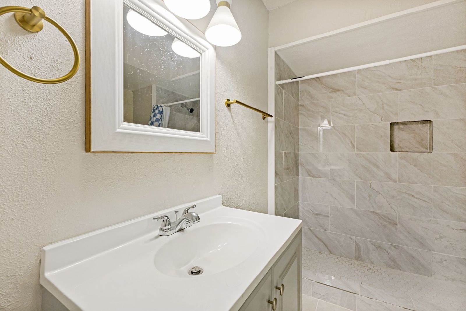 4-Bed Home with Renovated Kitchen & Baths – Plenty of Space! property image