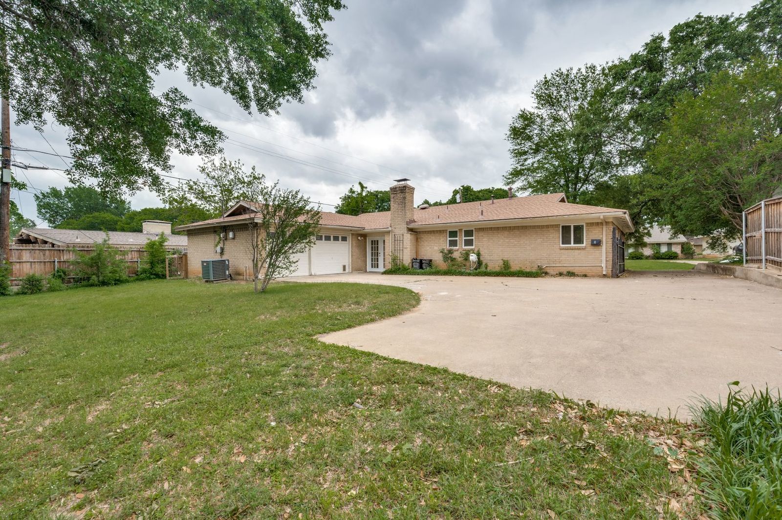 Beautifully Updated Home in the Heart of Irving – Prime Location! property image