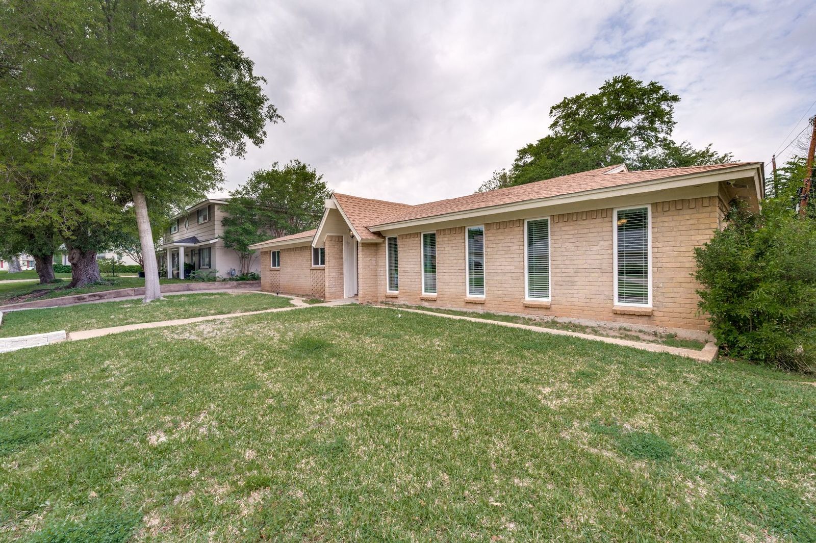 Beautifully Updated Home in the Heart of Irving – Prime Location! property image