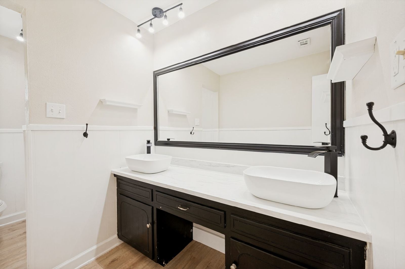 Beautifully Updated Home in the Heart of Irving – Prime Location! property image