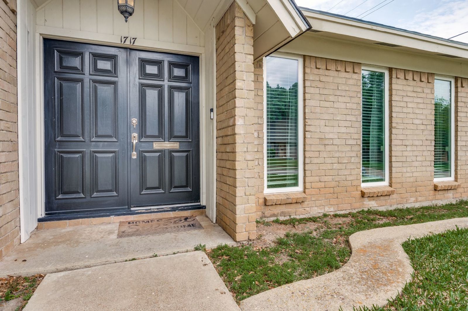 Beautifully Updated Home in the Heart of Irving – Prime Location! property image