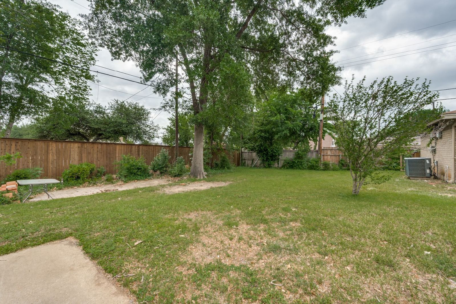 Beautifully Updated Home in the Heart of Irving – Prime Location! property image
