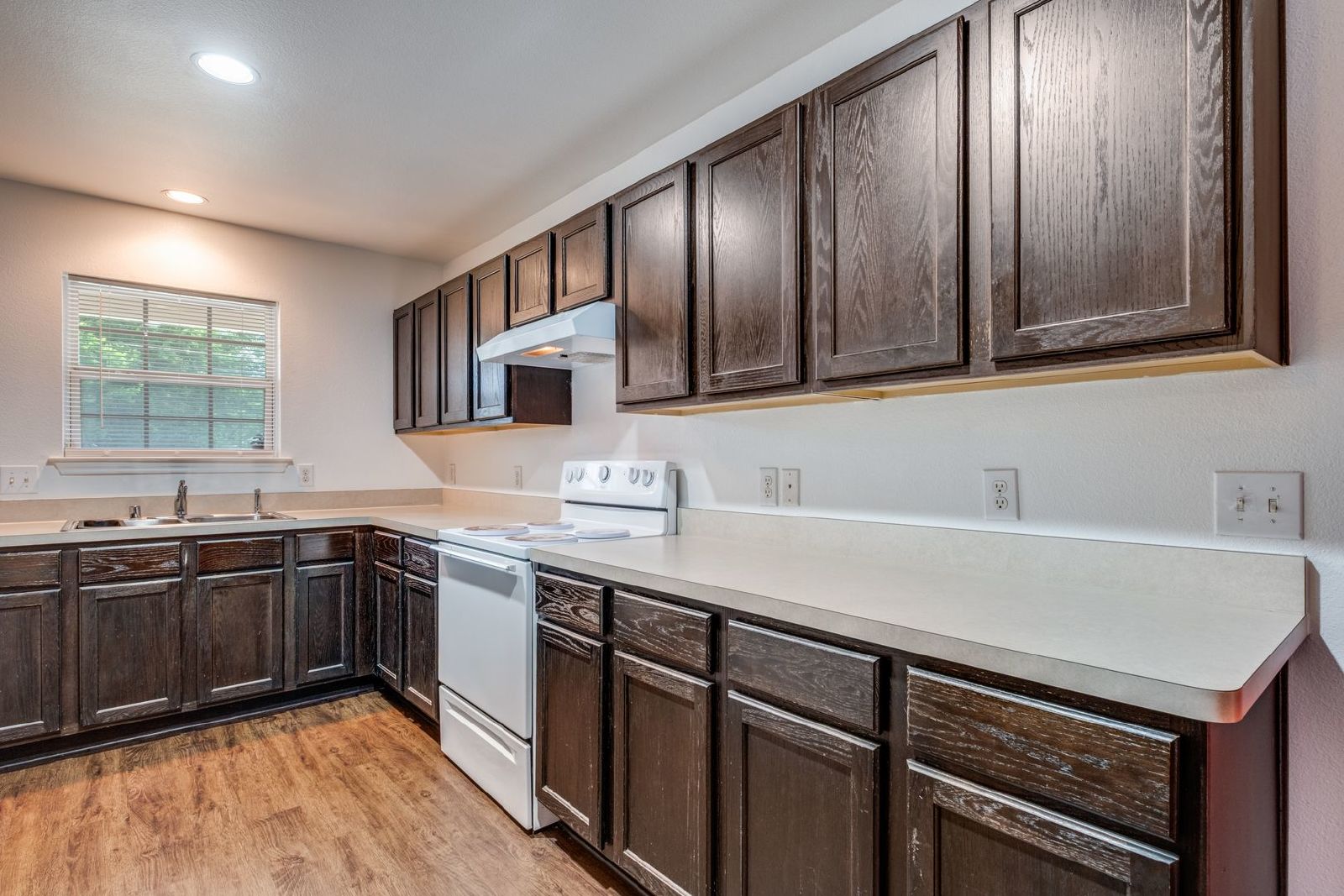 Charming Home Near Bonton Farms & Major Dallas Conveniences – Move-In Ready! property image