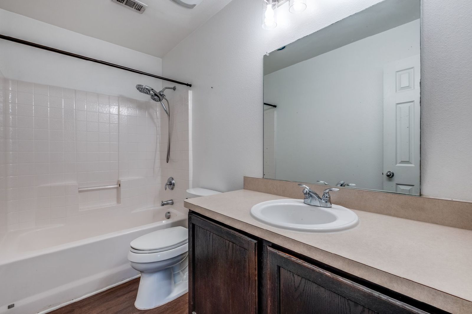 Charming Home Near Bonton Farms & Major Dallas Conveniences – Move-In Ready! property image