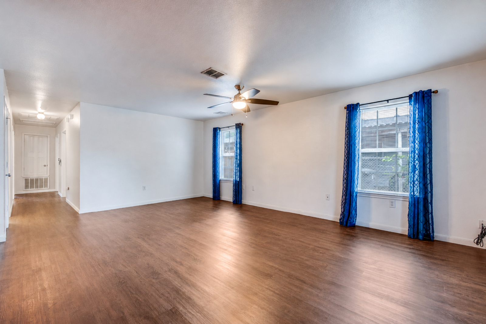 Charming Home Near Bonton Farms & Major Dallas Conveniences – Move-In Ready! property image