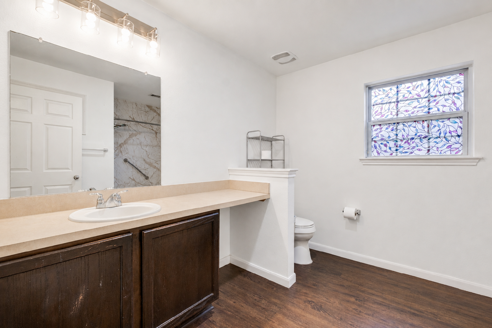 Charming Home Near Bonton Farms & Major Dallas Conveniences – Move-In Ready! property image