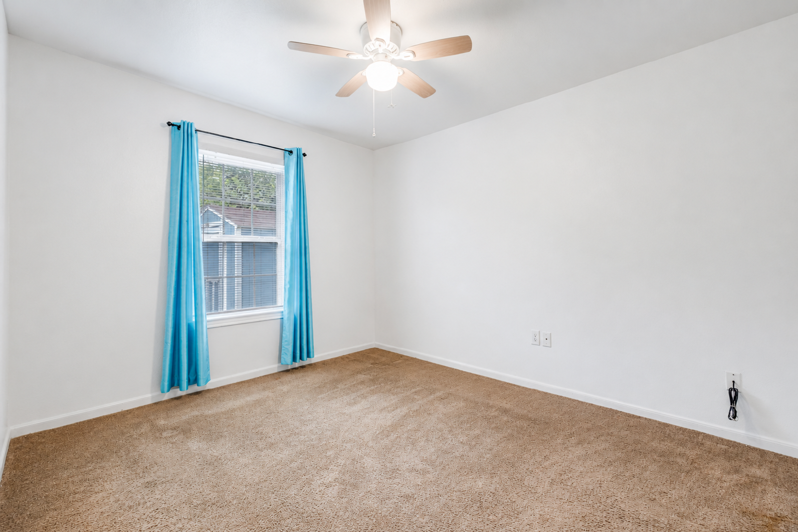 Charming Home Near Bonton Farms & Major Dallas Conveniences – Move-In Ready! property image