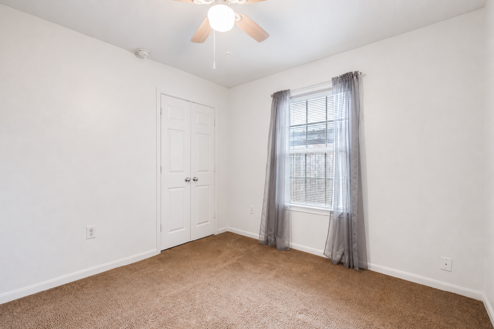 Charming Home Near Bonton Farms & Major Dallas Conveniences – Move-In Ready! property image