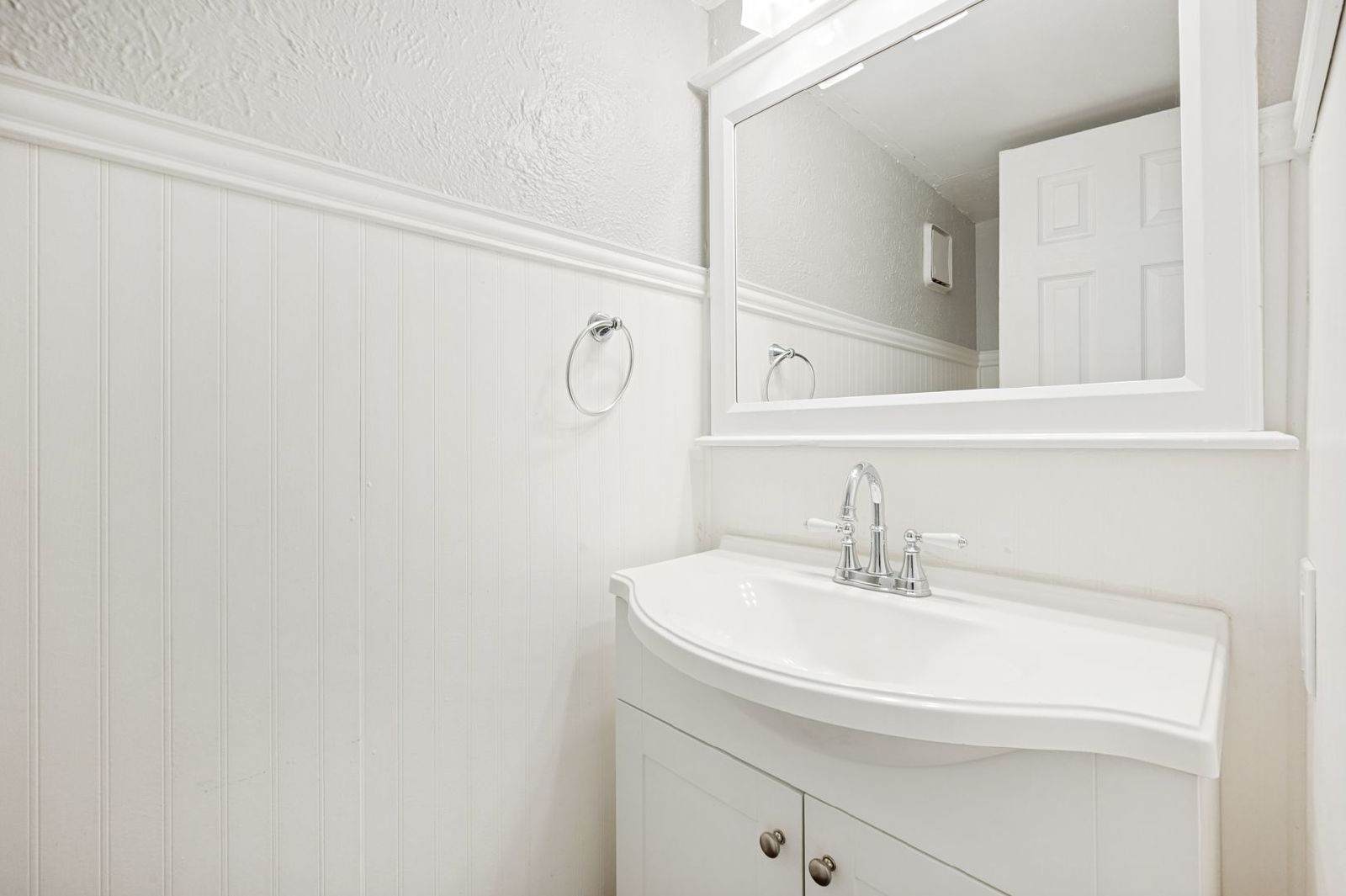 Prime Las Colinas Location! Spacious Condo Minutes from Dining, Entertainment & Major Employers property image