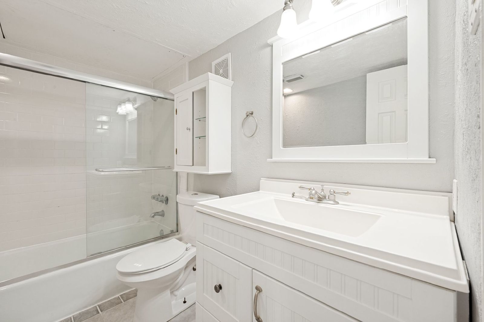 Prime Las Colinas Location! Spacious Condo Minutes from Dining, Entertainment & Major Employers property image