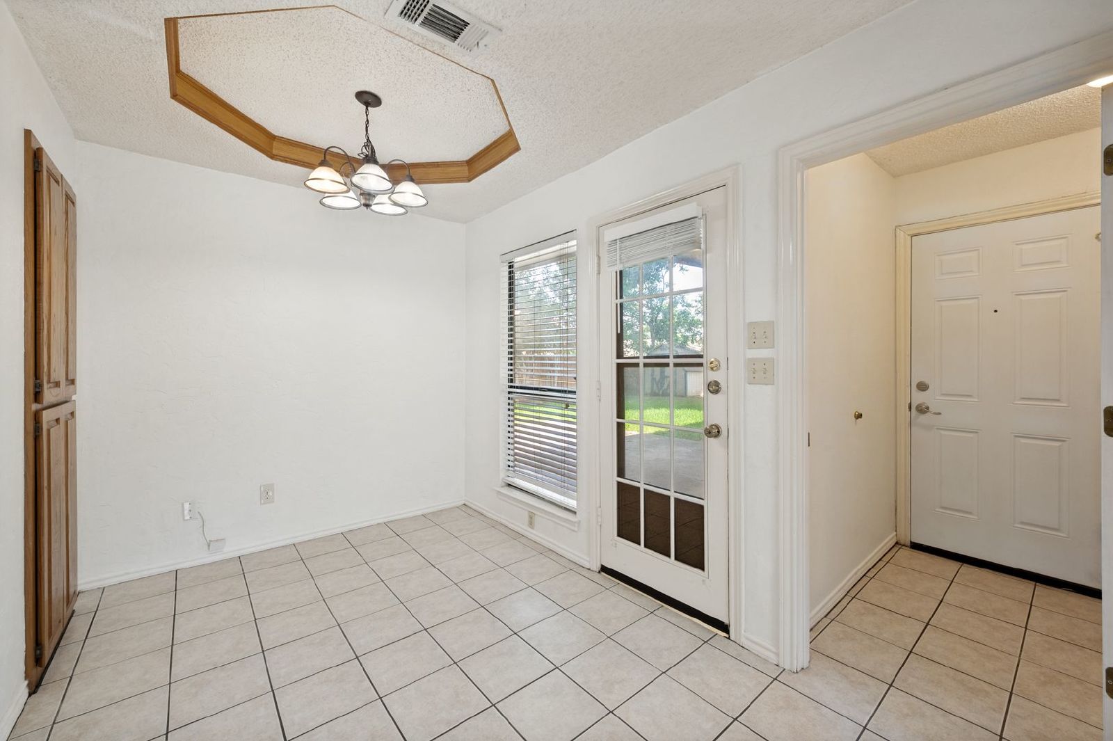 Charming 3-Bed Home in Coppell with Spacious Yard & Great Location property image