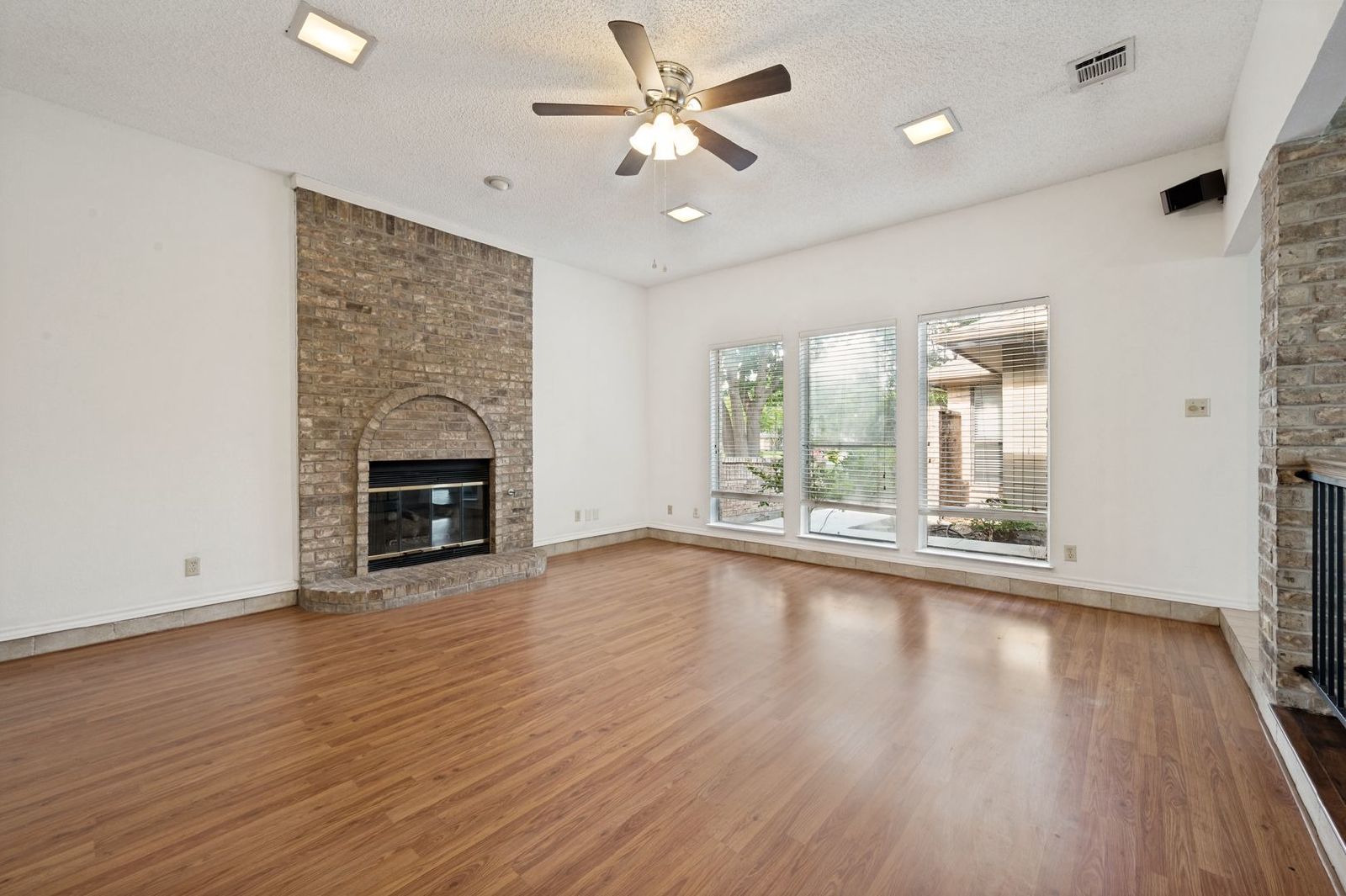 Charming 3-Bed Home in Coppell with Spacious Yard & Great Location property image