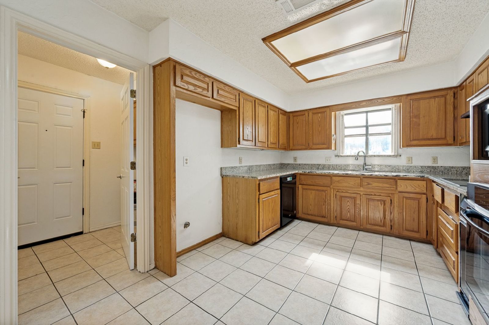 Charming 3-Bed Home in Coppell with Spacious Yard & Great Location property image
