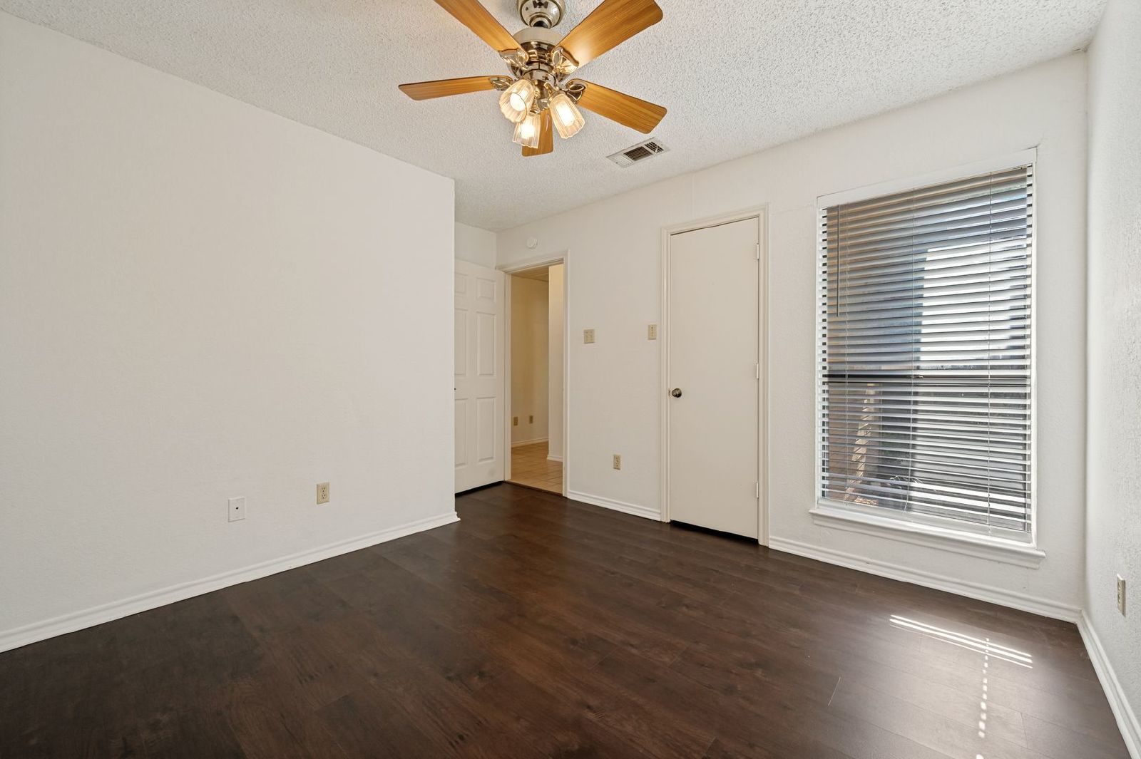 Charming 3-Bed Home in Coppell with Spacious Yard & Great Location property image