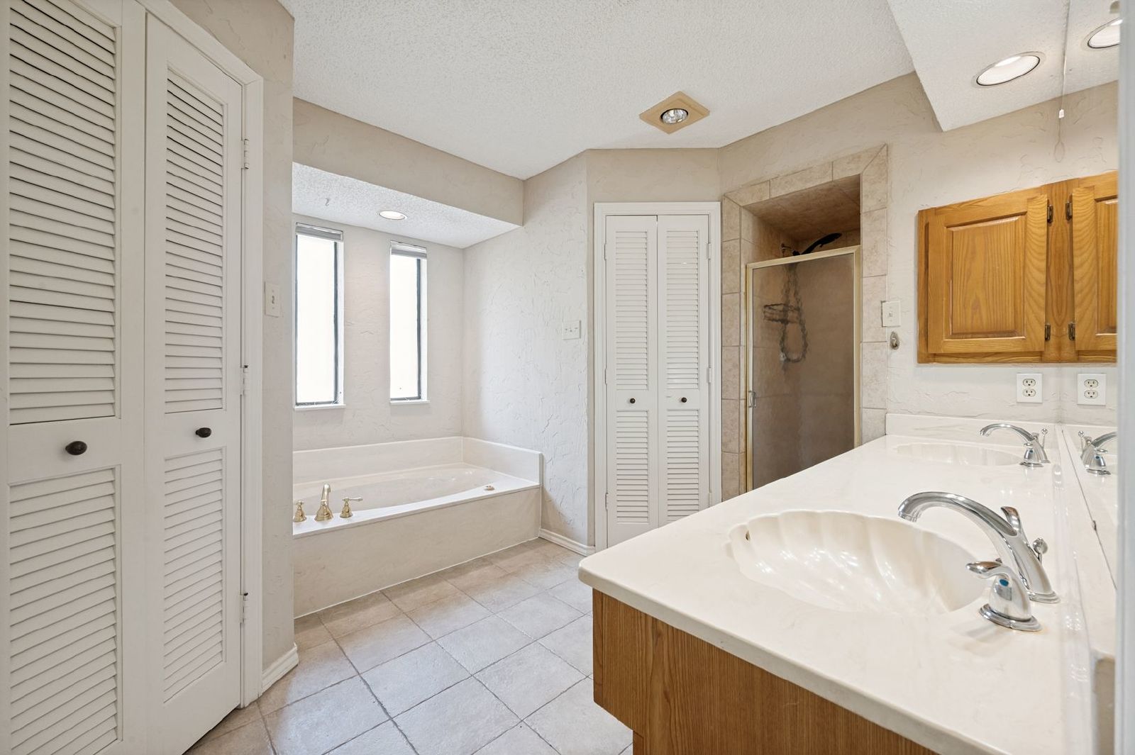 Charming 3-Bed Home in Coppell with Spacious Yard & Great Location property image