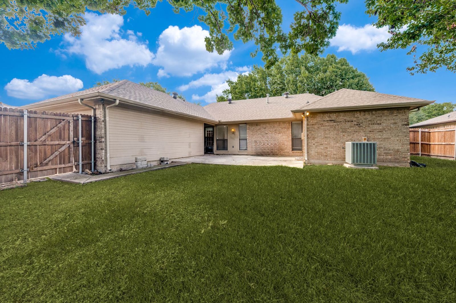 Charming 3-Bed Home in Coppell with Spacious Yard & Great Location property image