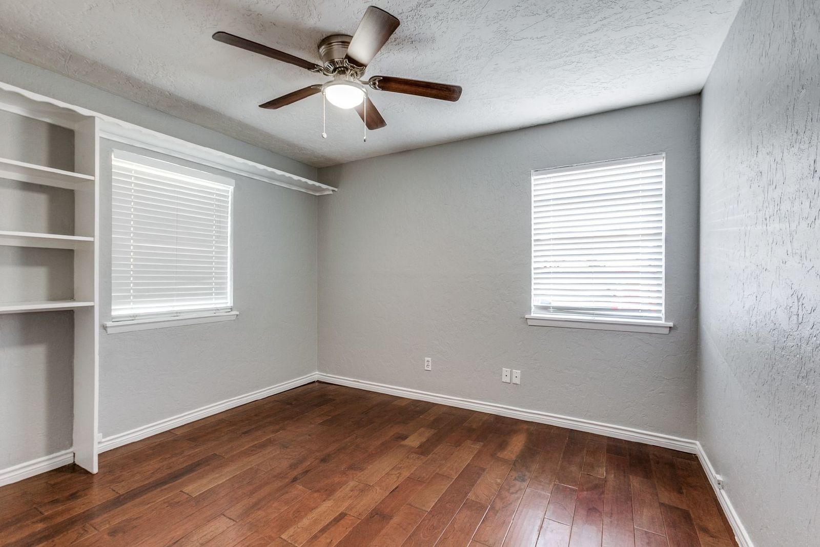 Charming 4-Bedroom Home in Garland - Spacious Layout & Great Backyard! property image