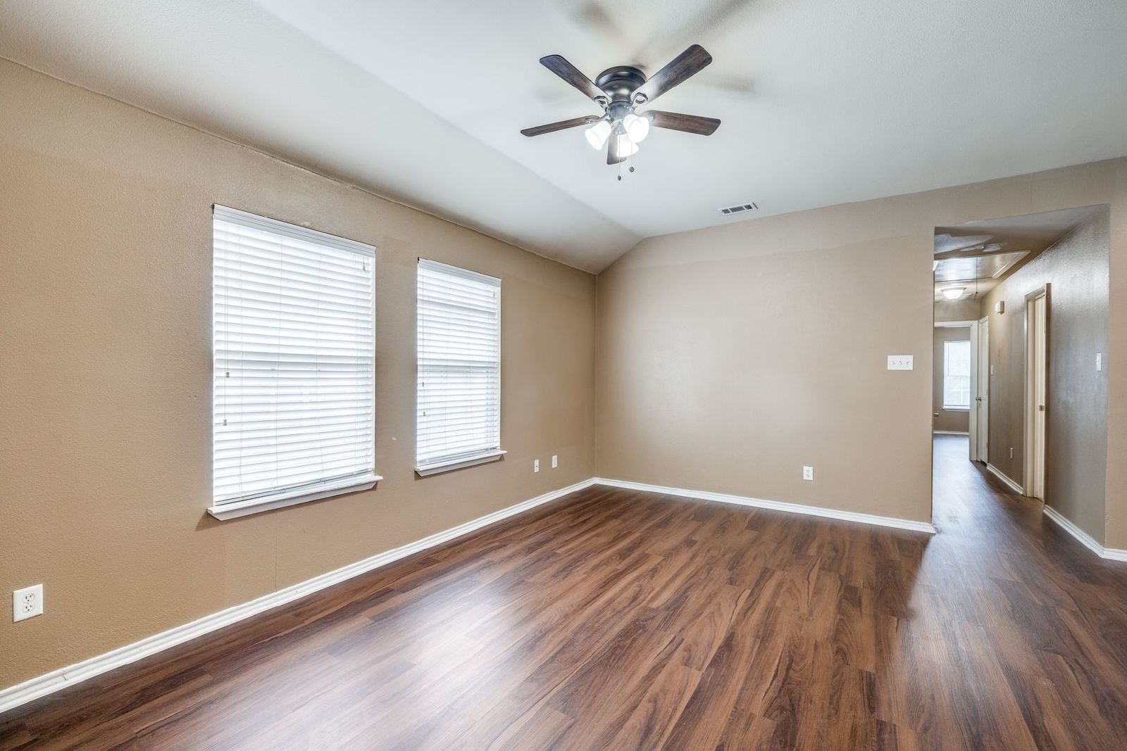 Modern Comfort with Private Outdoor Space – 2 Bed / 2 Bath Duplex property image