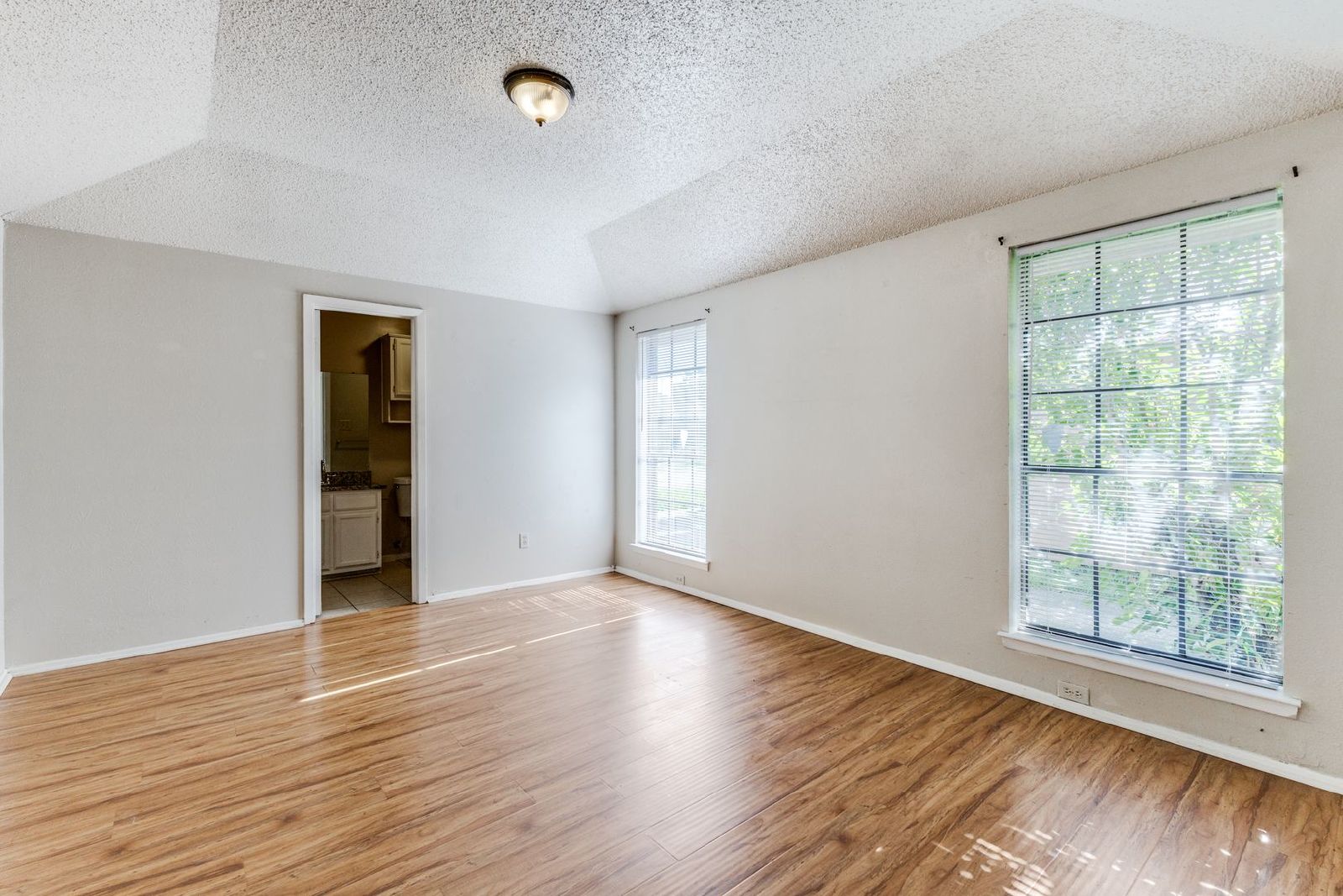 Spacious 3-Bedroom Duplex with Private Fenced Backyard in Rowlett! property image
