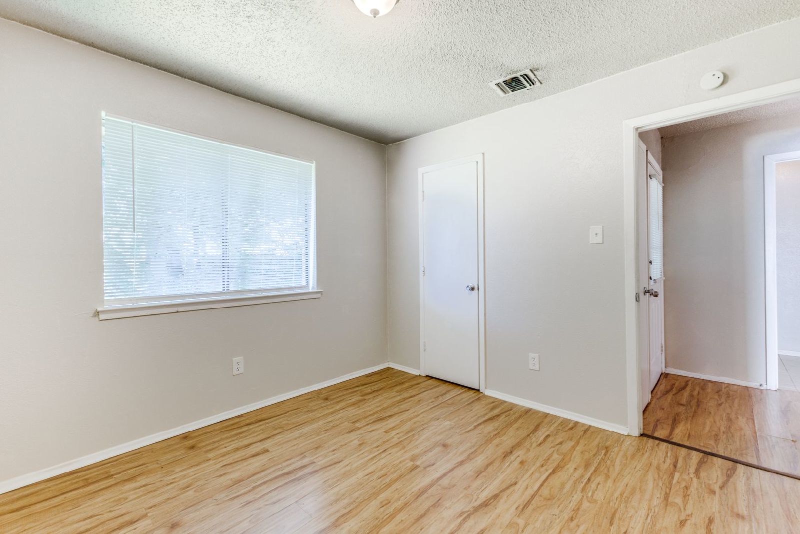 Spacious 3-Bedroom Duplex with Private Fenced Backyard in Rowlett! property image