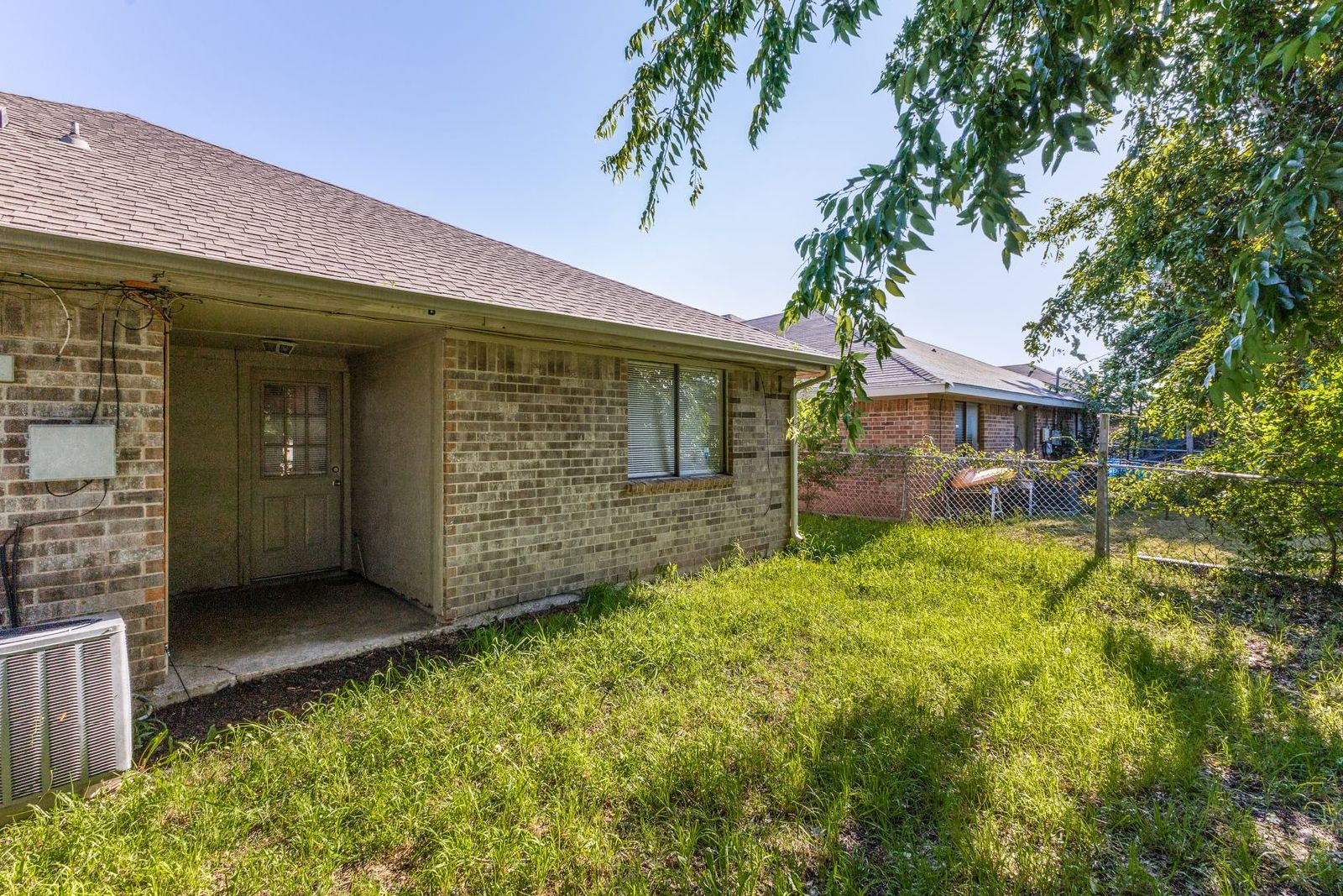 Spacious 3-Bedroom Duplex with Private Fenced Backyard in Rowlett! property image