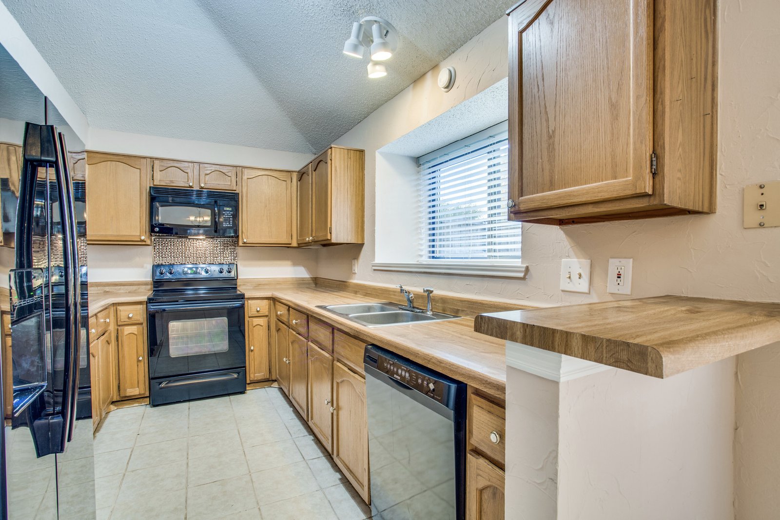 3 Bedroom in Coppell - Large Trees and Fenced Yard property image