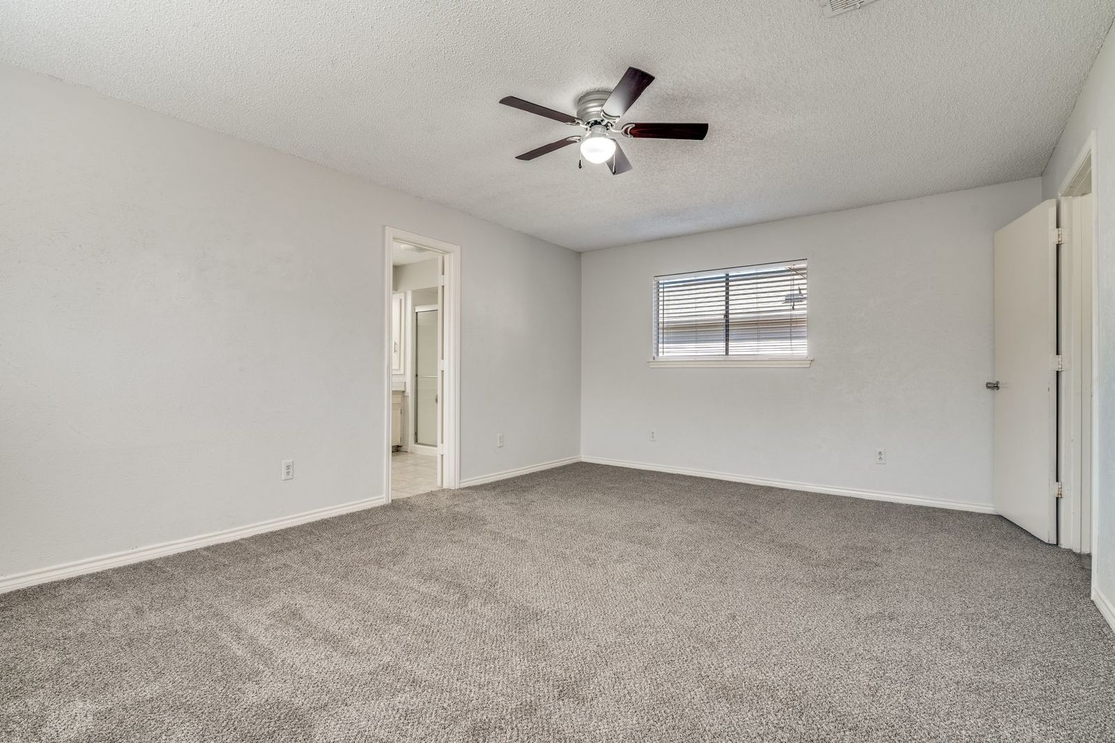 Beautiful 3-Bed, 2.5-Bath Home in Garland – Spacious Layout & Fantastic Amenities! property image