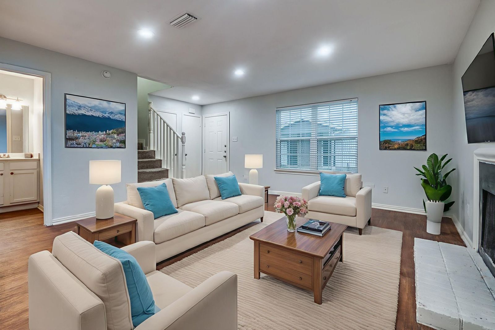 Classic 2Bed Townhome – Private Backyard & Kitchen Appliances Included property image