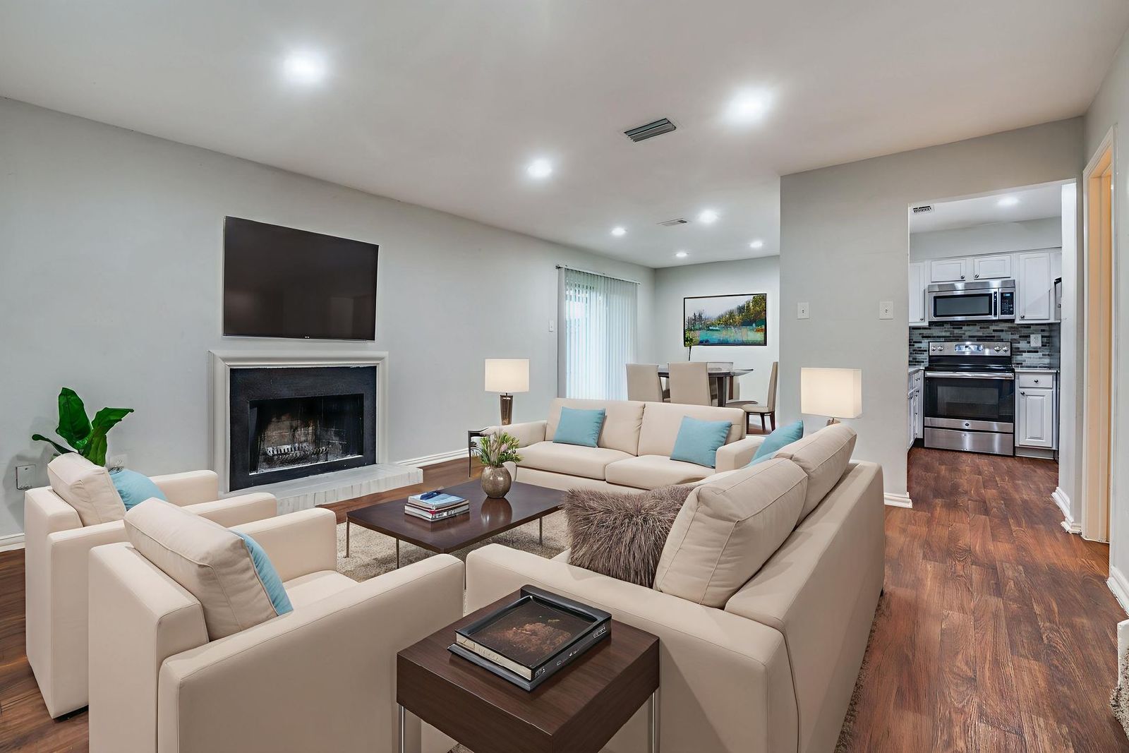 Classic 2Bed Townhome – Private Backyard & Kitchen Appliances Included property image