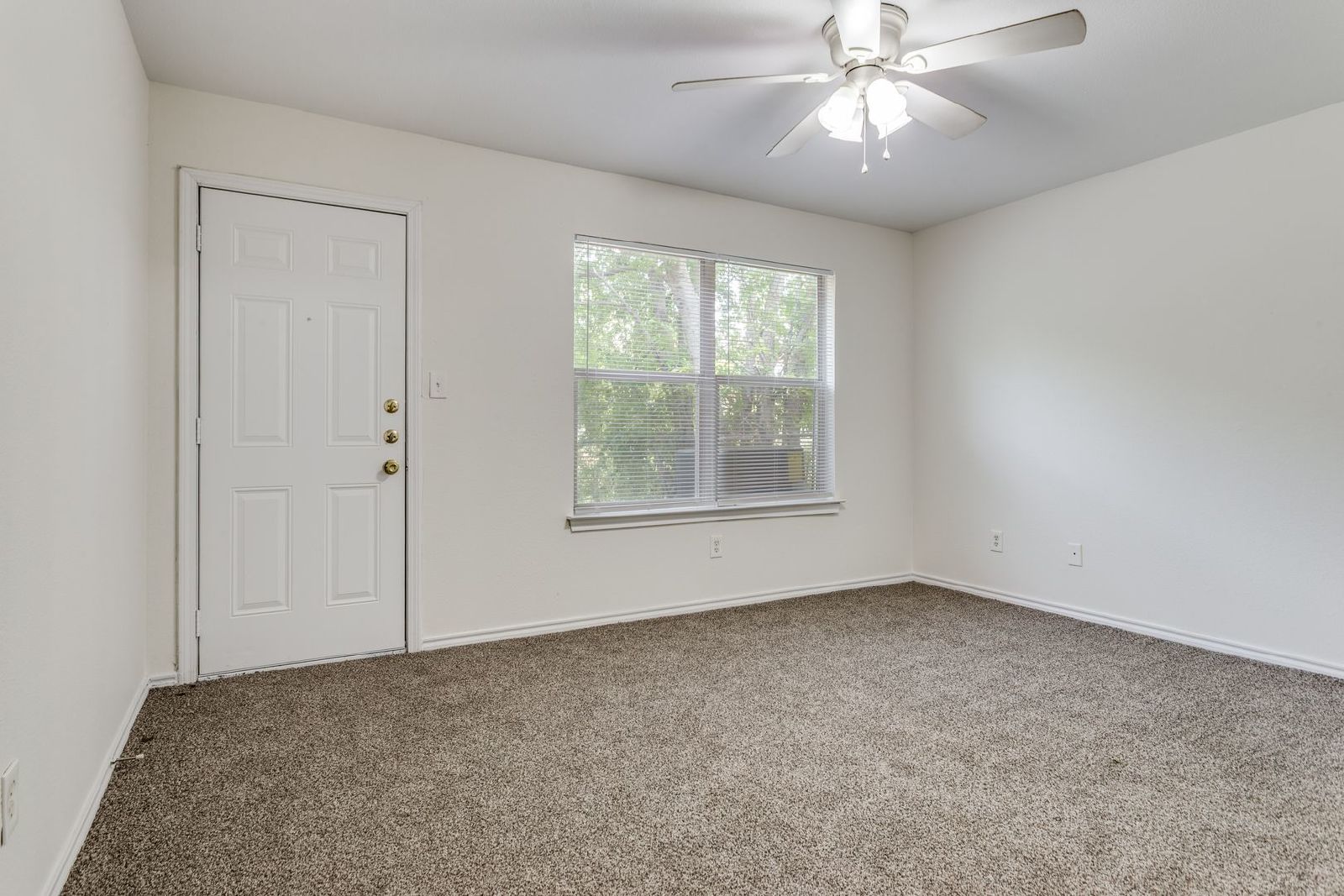 Move-In Ready 3-Bedroom Duplex - Comfort & Convenience in West Fort Worth! property image