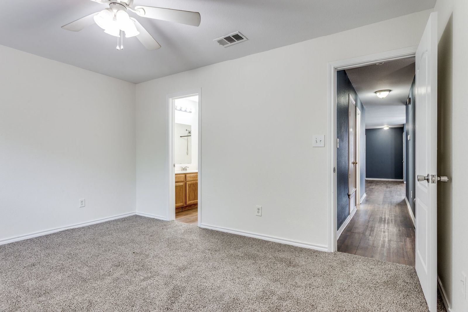 Move-In Ready 3-Bedroom Duplex - Comfort & Convenience in West Fort Worth! property image