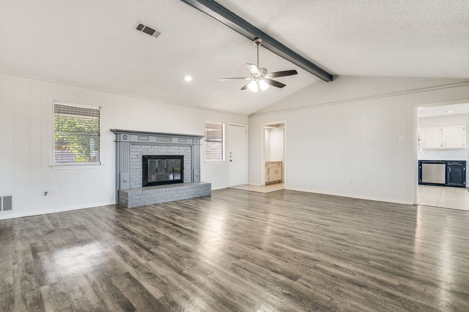 Beautiful 3-Bed, 2.5-Bath Home in Garland – Spacious Layout & Fantastic Amenities! property image