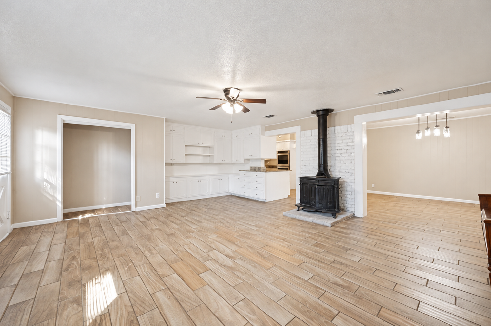 Spacious & Move-In Ready: Charming 4-Bedroom Home in Grand Prairie! property image