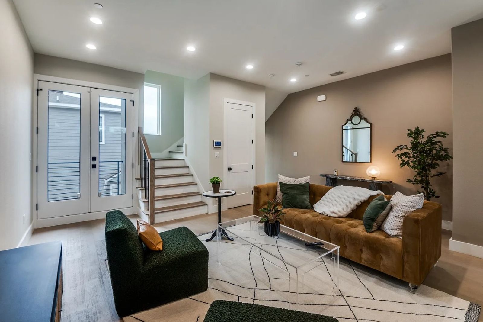 Fully Furnished, Modern Townhome-Style Condo in the Heart of East Dallas! property image