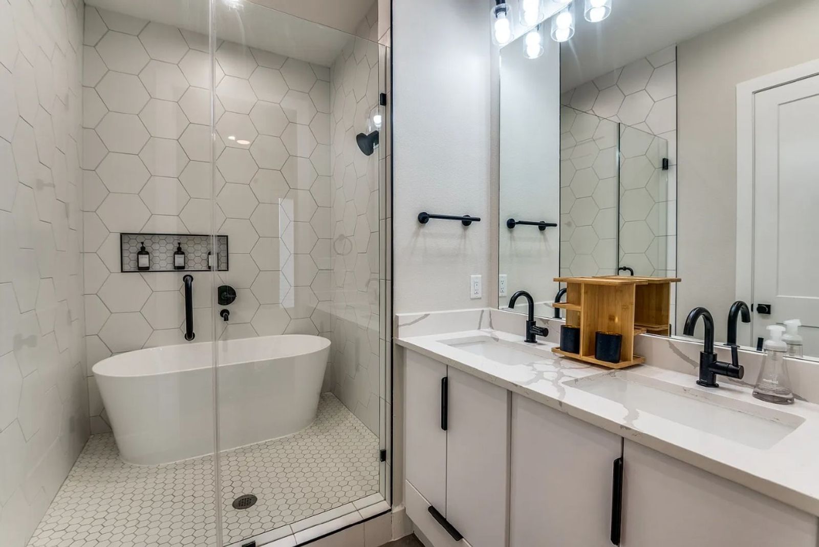 Fully Furnished, Modern Townhome-Style Condo in the Heart of East Dallas! property image