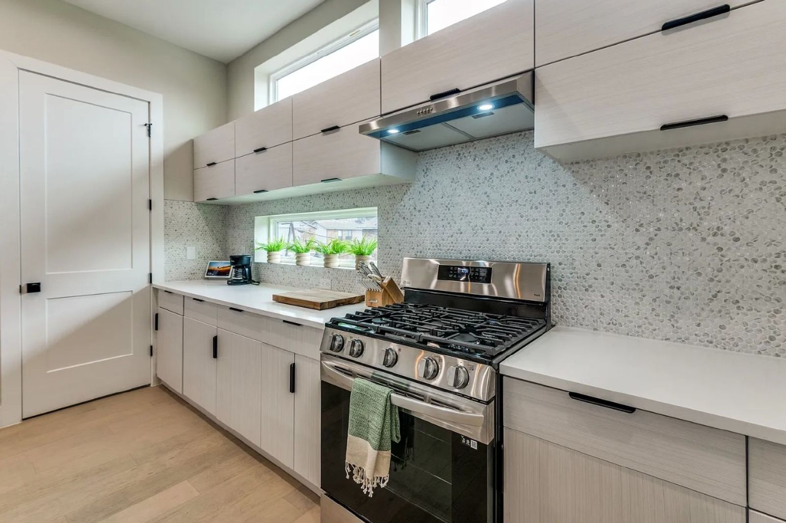 Fully Furnished, Modern Townhome-Style Condo in the Heart of East Dallas! property image
