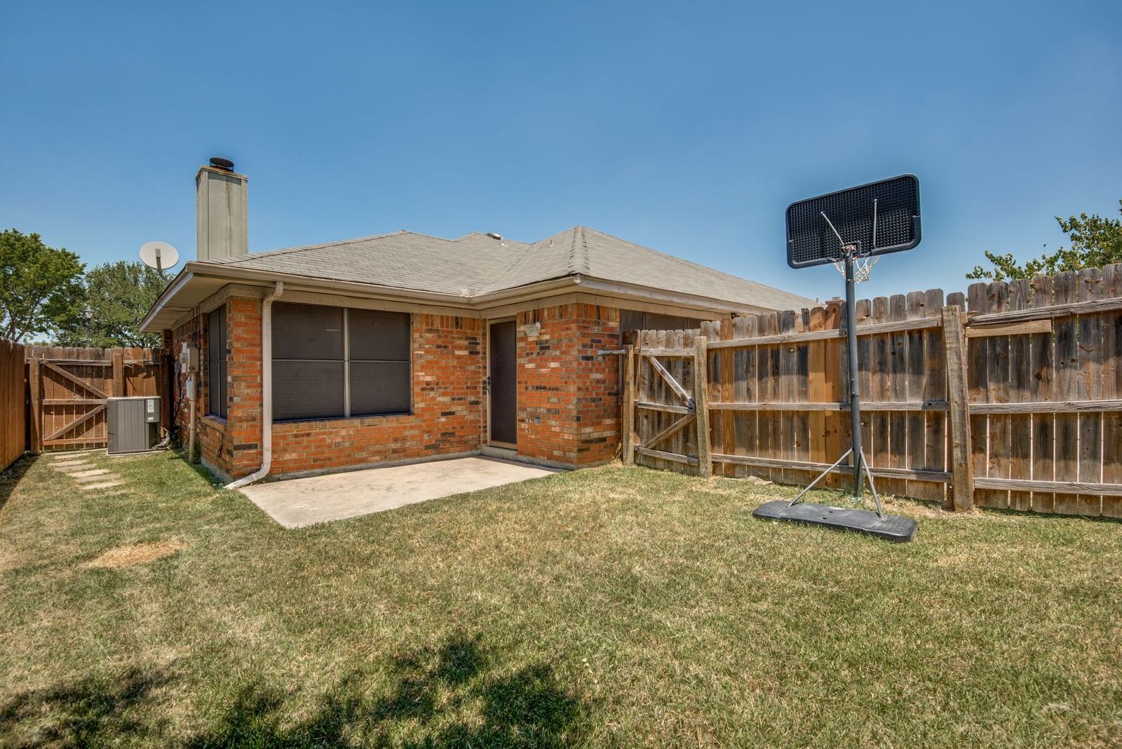 Charming 2-Bedroom Duplex in Coppell, TX | Coppell ISD | Private Yard & Attached Garage property image
