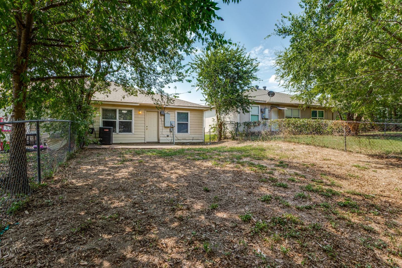 Move-In Ready 3-Bedroom Duplex - Comfort & Convenience in West Fort Worth! property image