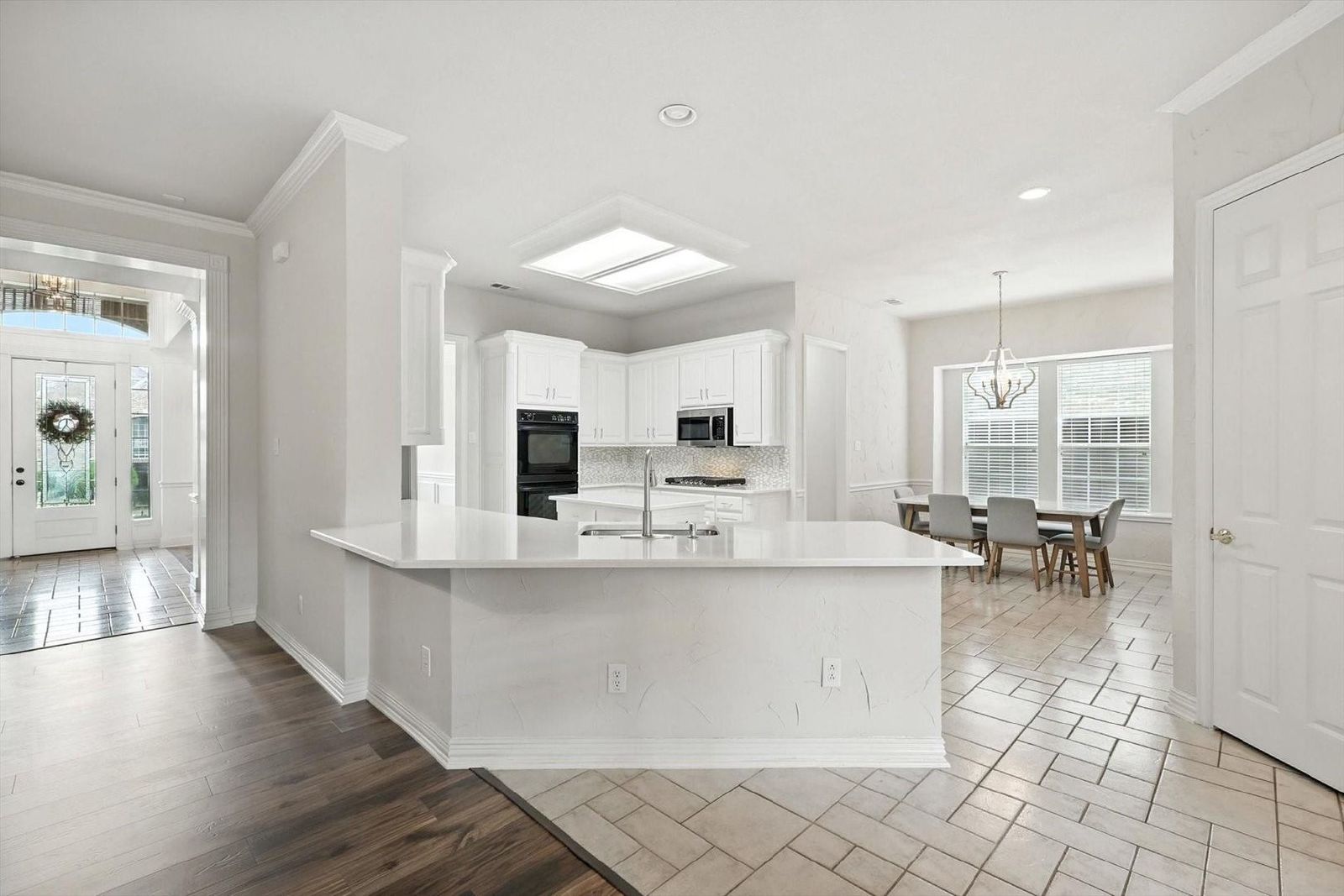 Spacious & Elegant 5-Bedroom Home in Prime Richardson Location property image