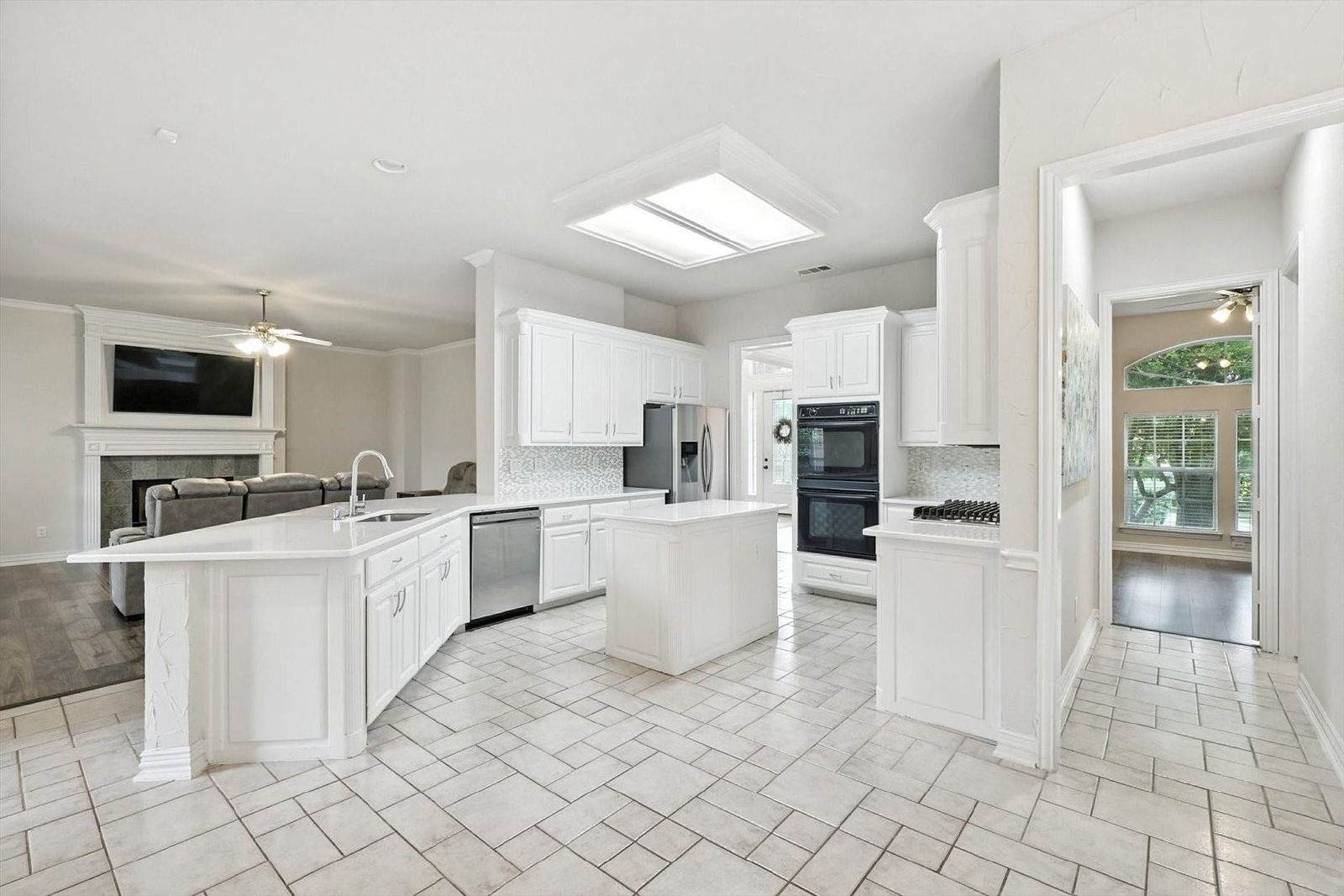 Spacious & Elegant 5-Bedroom Home in Prime Richardson Location property image