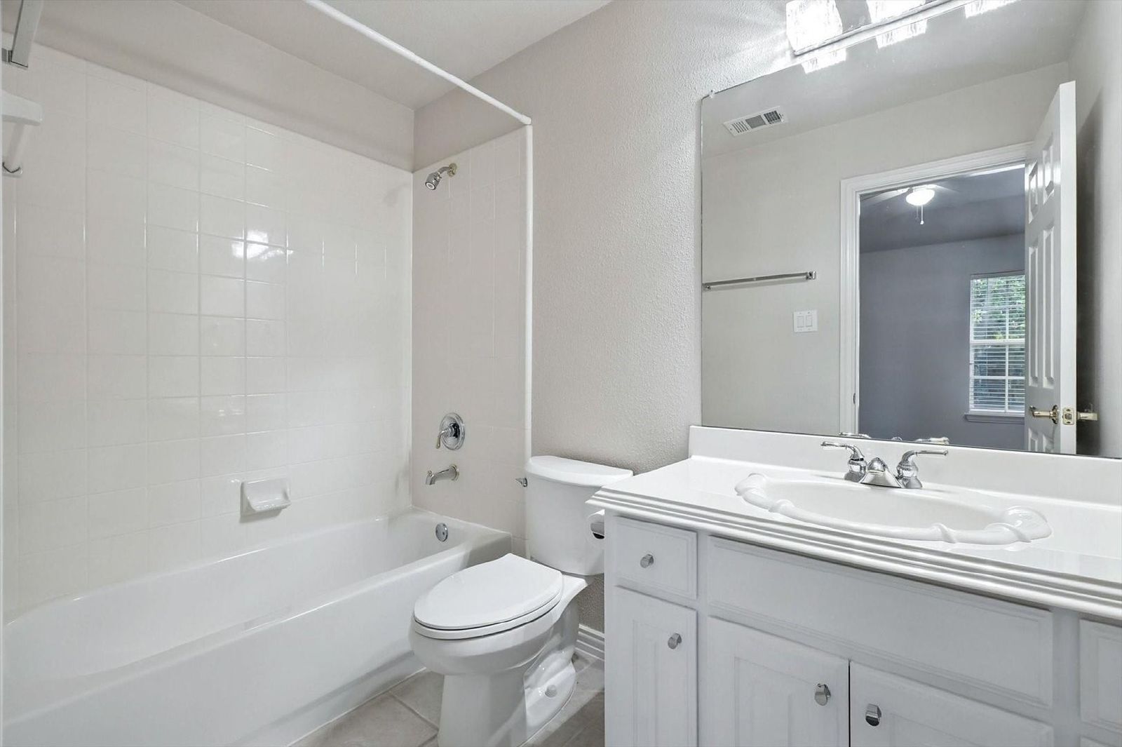 Spacious & Elegant 5-Bedroom Home in Prime Richardson Location property image