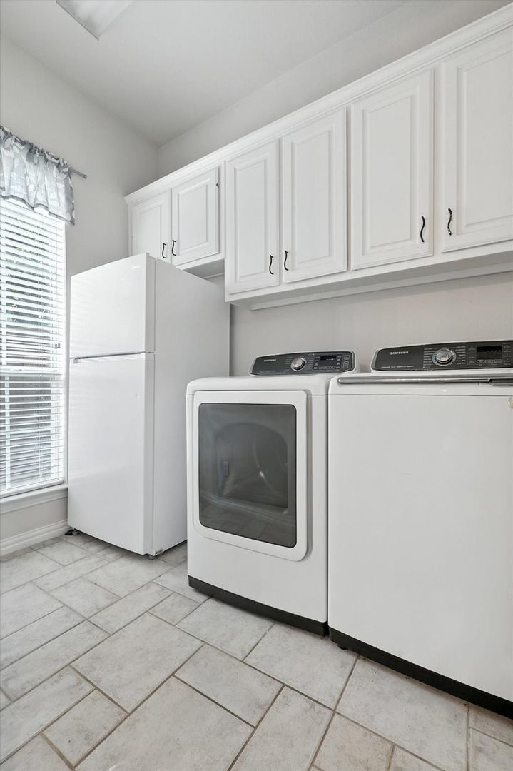 Spacious & Elegant 5-Bedroom Home in Prime Richardson Location property image