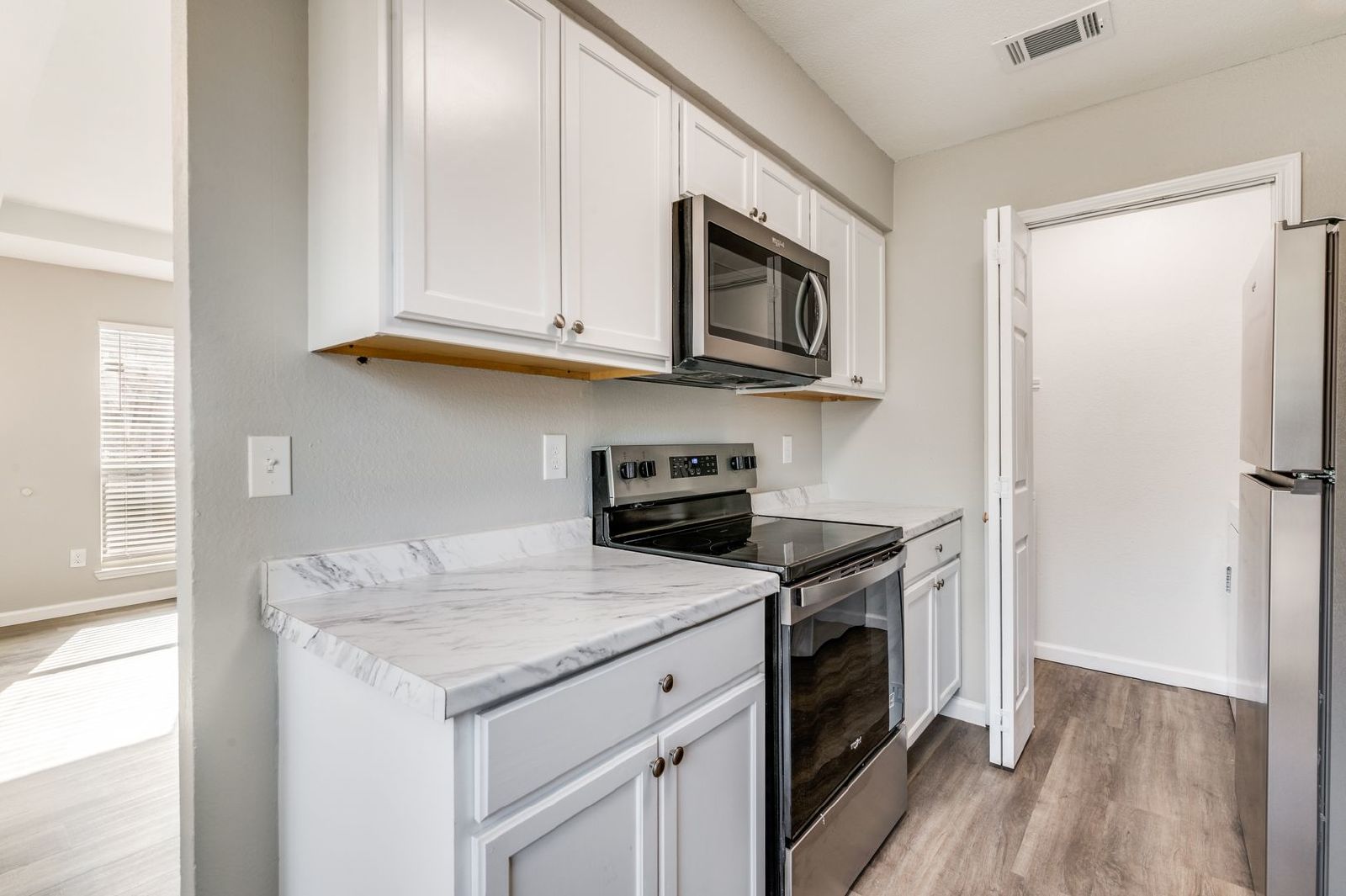 Fully Renovated – 3 bed/2bath Duplex – Amazing Features! property image