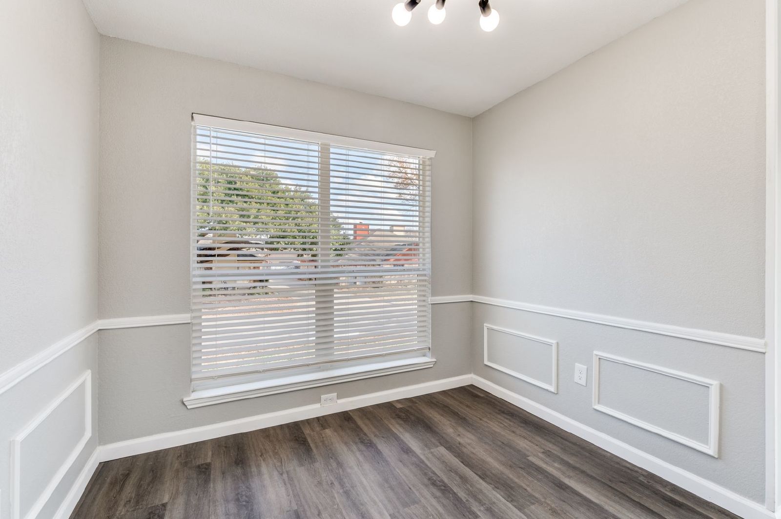 Fully Renovated – 3 bed/2bath Duplex – Amazing Features! property image