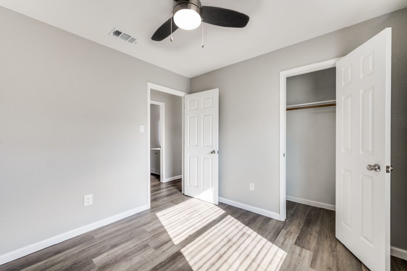 Fully Renovated – 3 bed/2bath Duplex – Amazing Features! property image