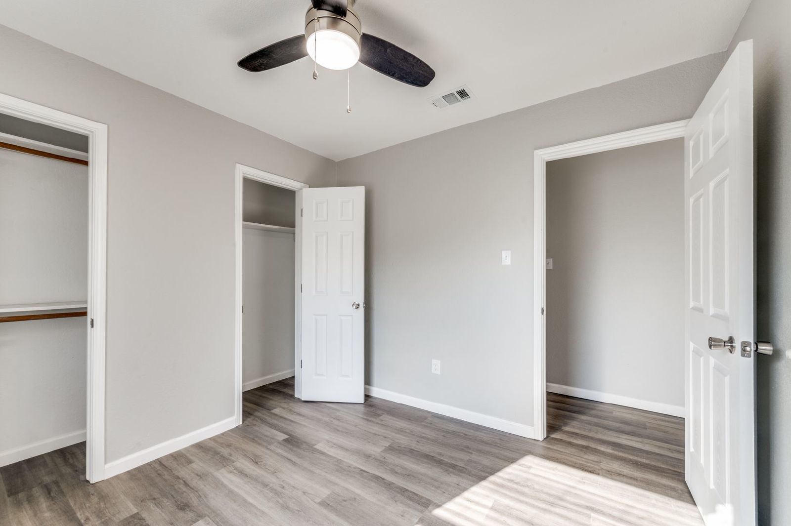 Fully Renovated – 3 bed/2bath Duplex – Amazing Features! property image