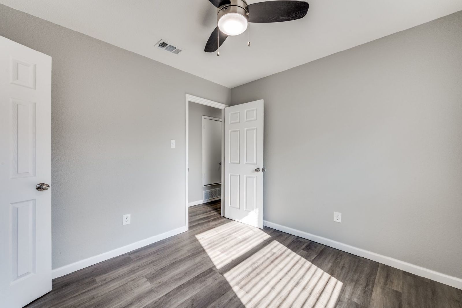 Fully Renovated – 3 bed/2bath Duplex – Amazing Features! property image