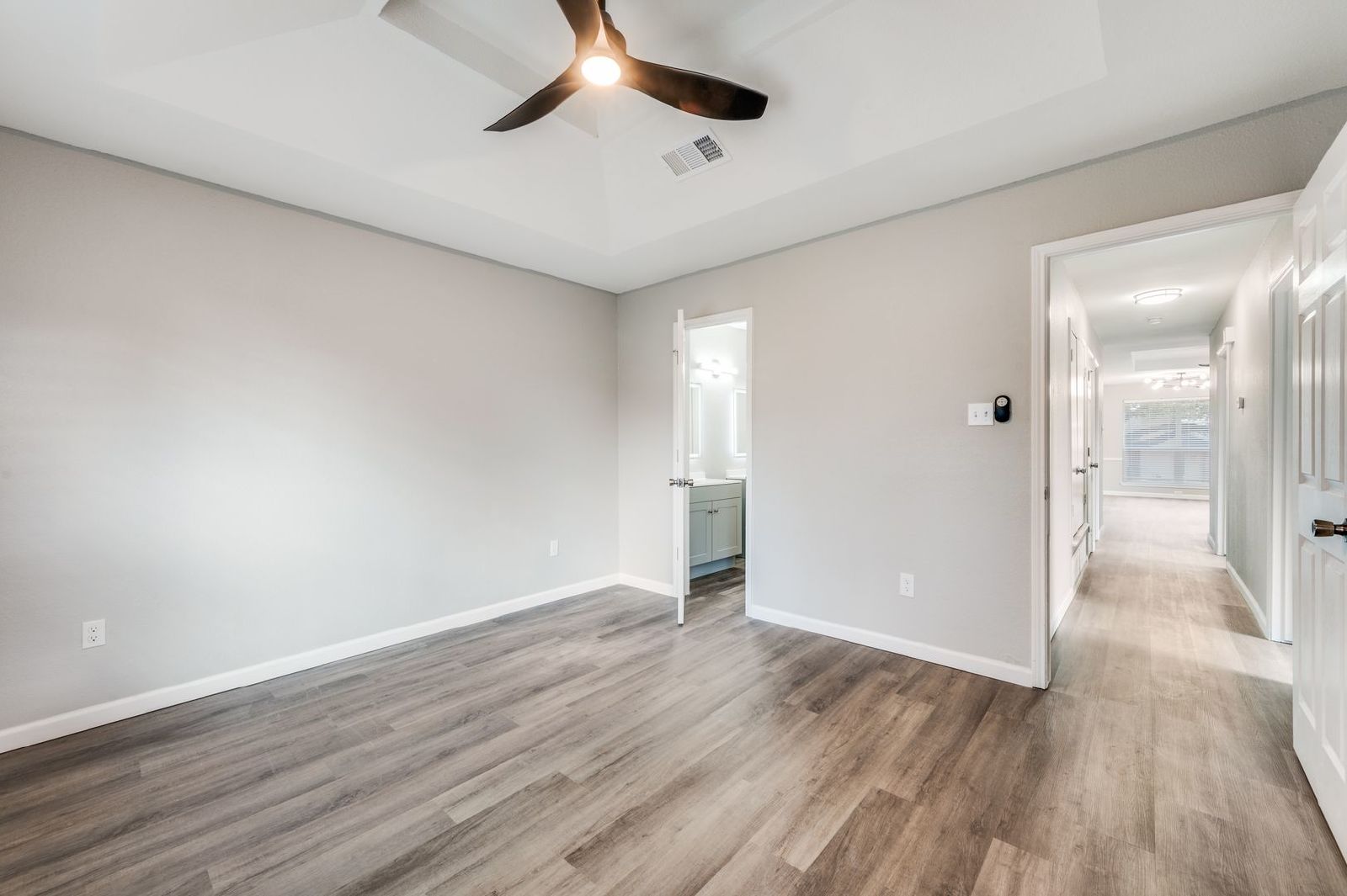 Fully Renovated – 3 bed/2bath Duplex – Amazing Features! property image