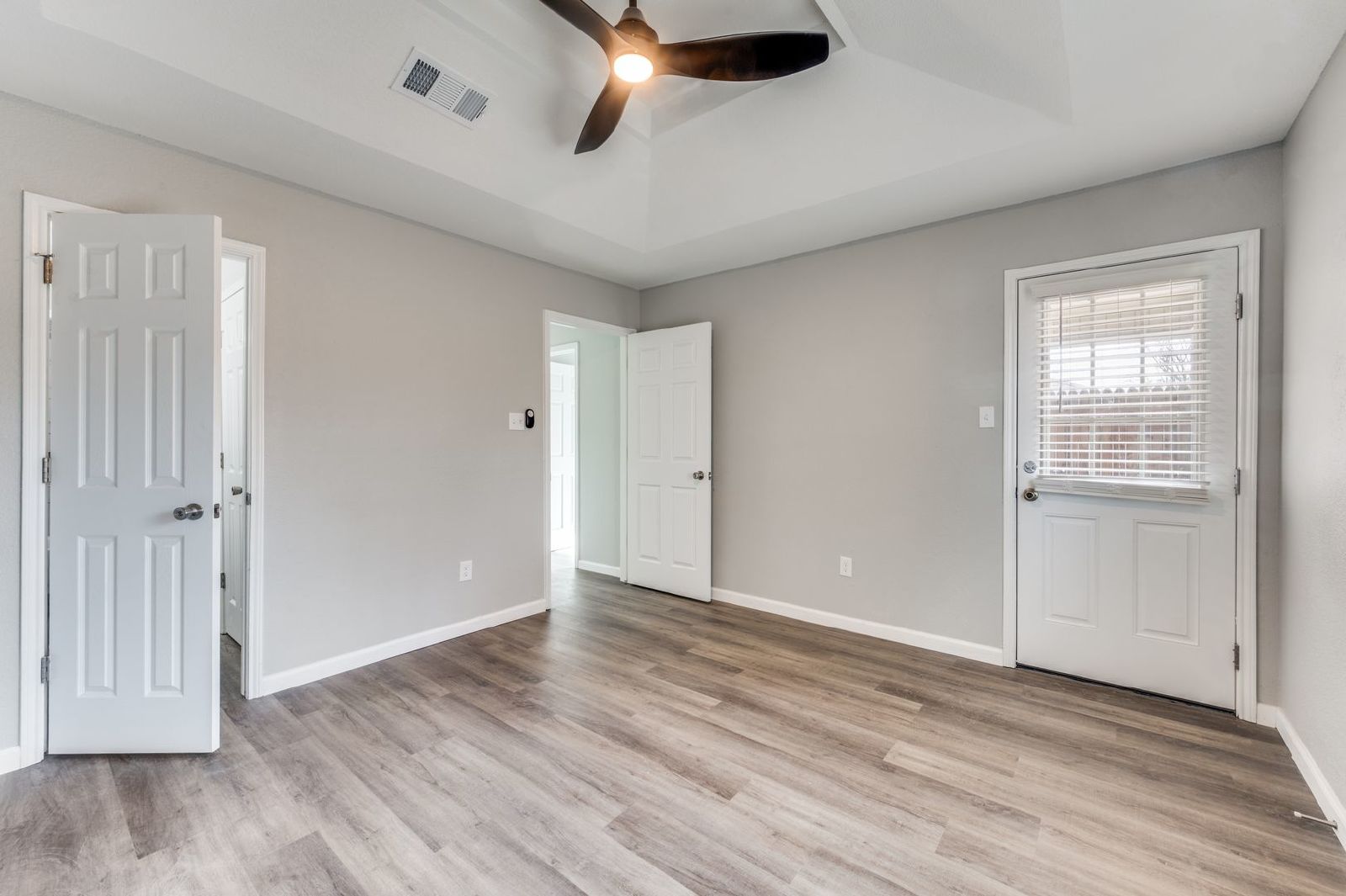 Fully Renovated – 3 bed/2bath Duplex – Amazing Features! property image