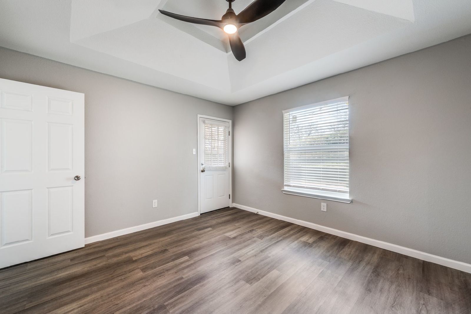 Fully Renovated – 3 bed/2bath Duplex – Amazing Features! property image